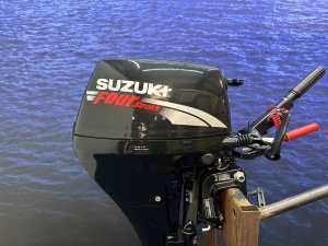 Suzuki 15 pk buitenboordmotor Artikel nummer 2633 Kortstaart gebruikte mooie motor