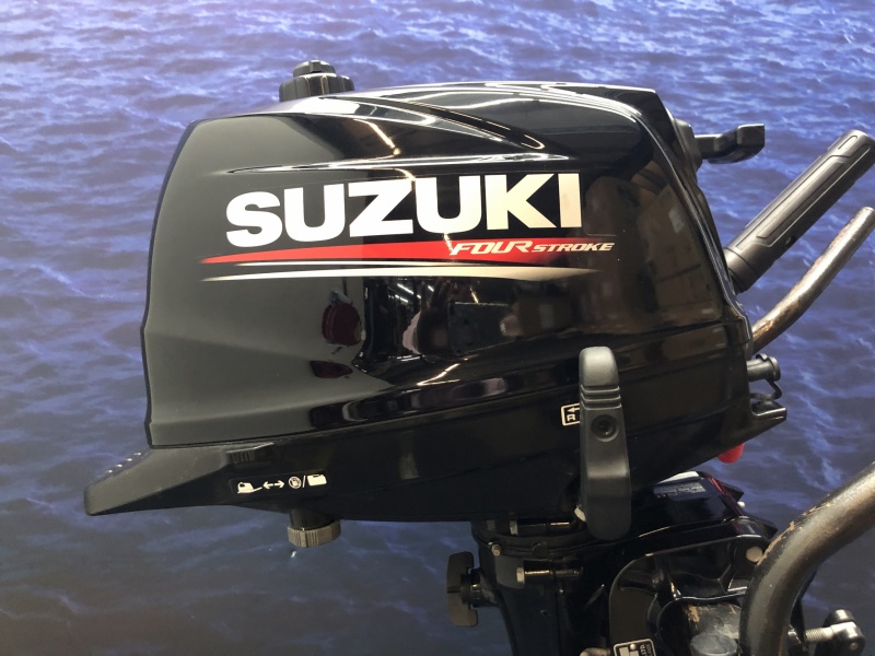 Suzuki 6 pk buitenboordmotor Artnr 5176 zo goed als nieuwe gebruikte motor