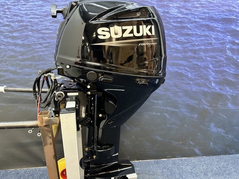 Suzuki 30 buitenboordmotor Artnr 2503 Langstaart Elektrische start