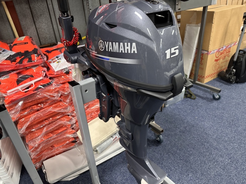 Yamaha Buitenboordmotor nieuw F15 CEHPL unieke motor langstaart knuppel  bediening elektrische start en power tilt