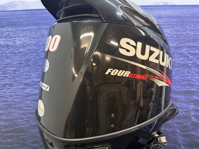 Suzuki 100 buitenboordmotor Artnr 0094  Jong gebruikte motor zgan als nieuw