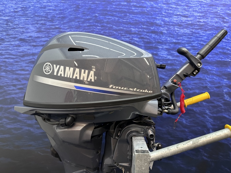 Yamaha 20 pk buitenboordmotor ARTNR 5901  Als nieuw jong gebruikte Injectie en trolling functie