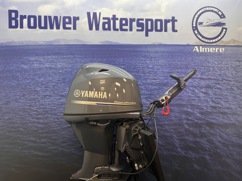 Yamaha 50 pk buitenboordmotor Artikelnummer 5502  Unieke motor met jet aandrijving