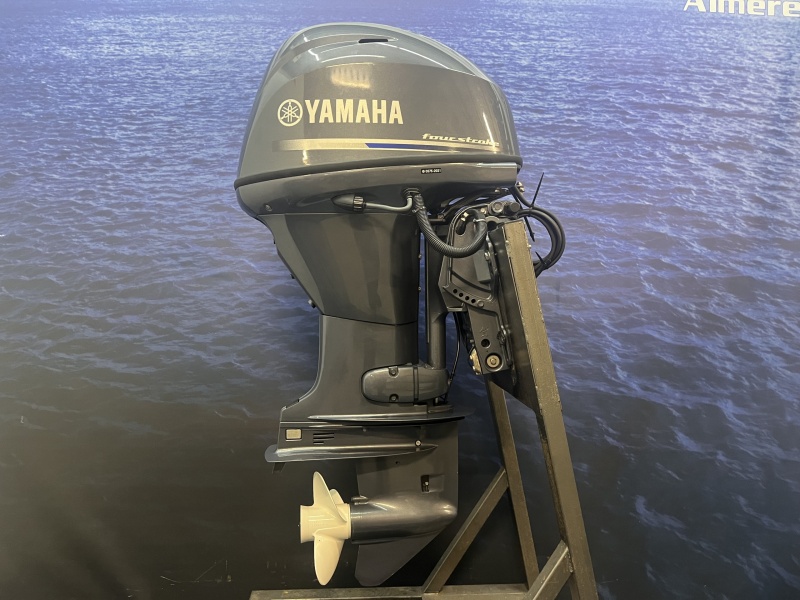 Yamaha 30 pk buitenboordmotor artikel nr 5044 Nieuw staat.