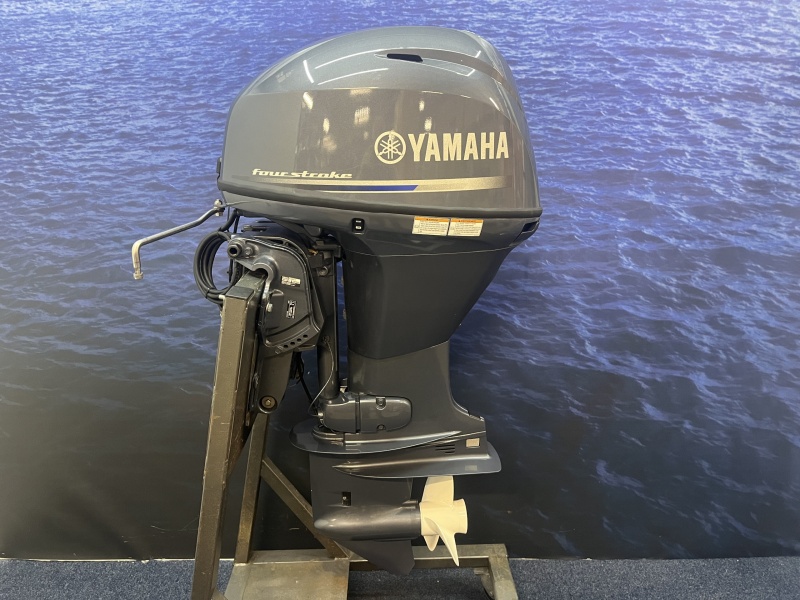 Yamaha 30 pk buitenboordmotor artikel nr 5044 Nieuw staat.