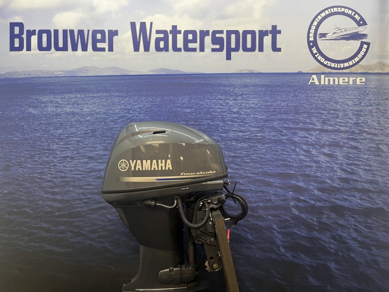 Yamaha 30 pk buitenboordmotor artikel nr 5044 Nieuw staat.