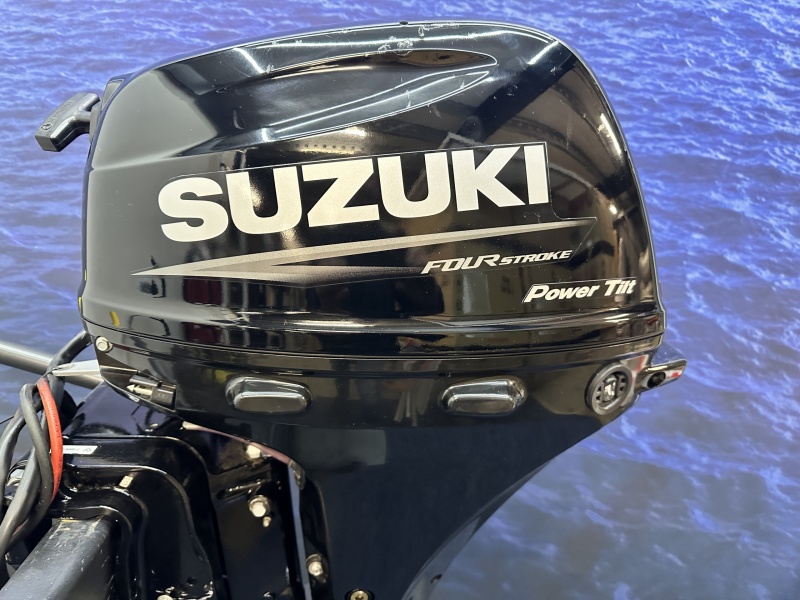 Suzuki 20 pk buitenboordmotor Artnr 2693 gebruikte maar als nieuw DF20 Langstaart powertrim!!